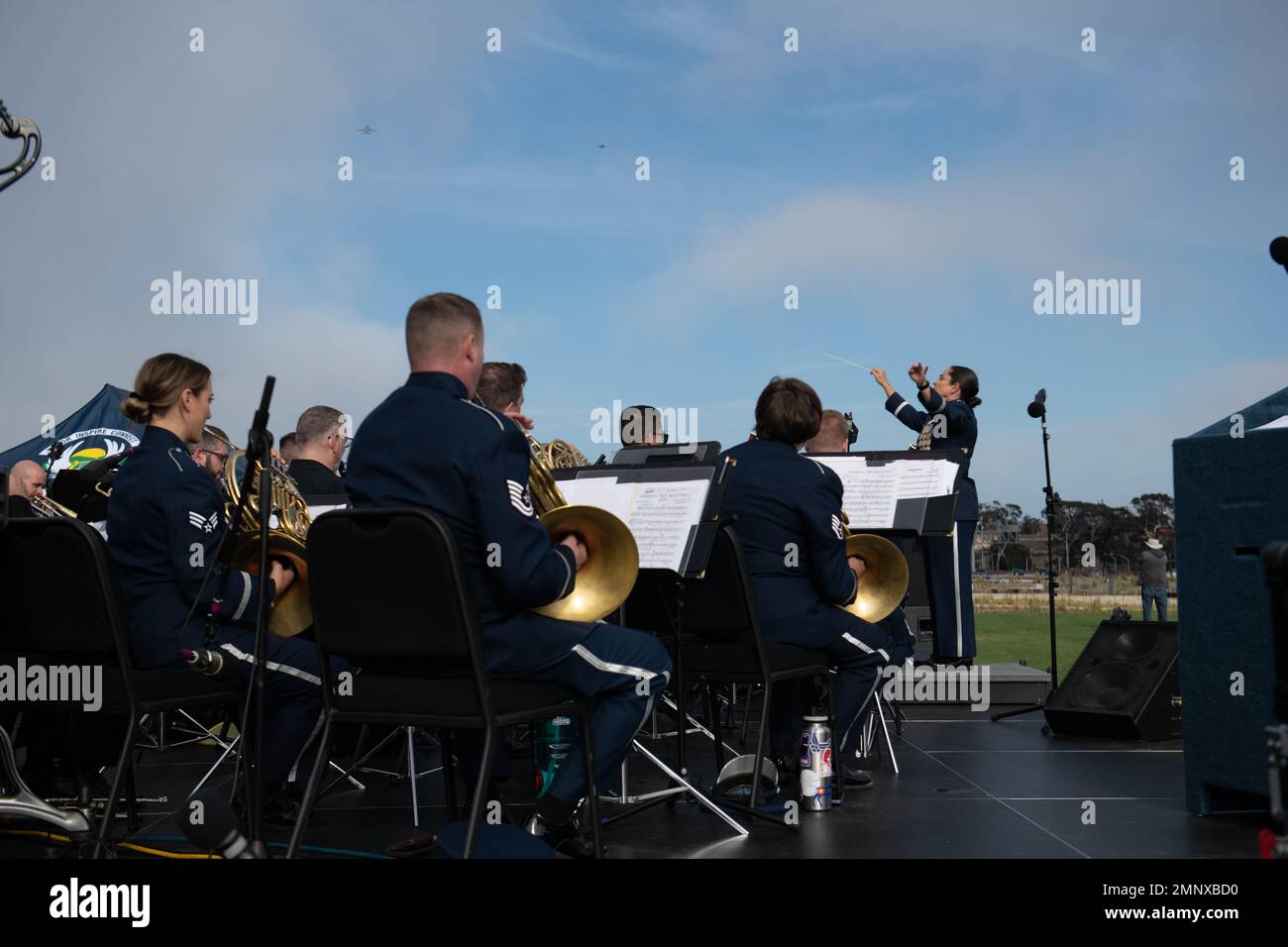 Die U.S. Air Force Band of the Golden West von der Travis Air Force Base, Kalifornien, tritt am 6. Oktober 2022 in den Presidio Tunnel Tops in San Francisco auf. Der Auftritt war Teil der Fleet Week der US Navy und war das erste Mal, dass die BOTGW in den Presidio Tunnel Tops spielte. BOTGW,Band of the Golden West,Presidio Tunnel Tops,Band,Konzertaufführung, Stockfoto