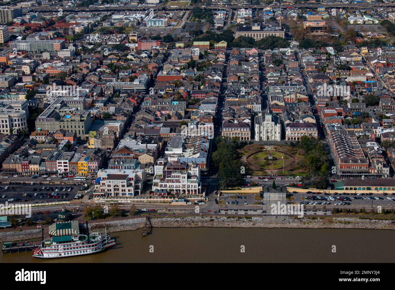 New Orleans, Louisiana, USA, 10. Januar 2022. Ein Hubschrauberrundflug über dem French Quarter und dem Jackson Square. Stockfoto