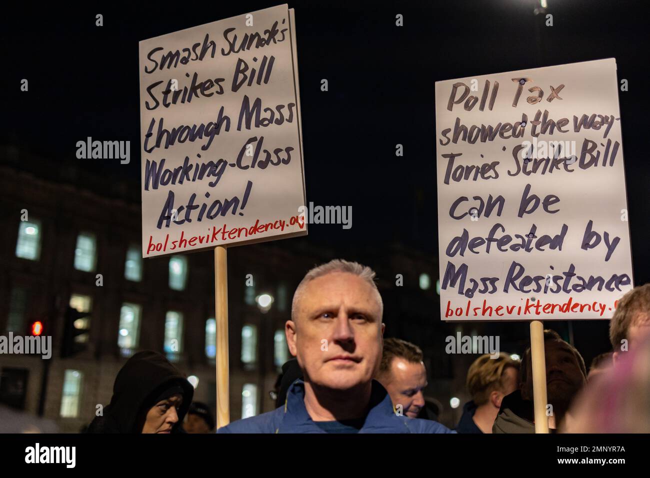 London, England, Vereinigtes Königreich 30. Januar 2023 verteidigen Sie das Recht, in der Downing Street gegen die von den Regierungen vorgeschlagenen Antistreikgesetze zu protestieren. Die Kampagne "genug ist genug" und die Kampagne für die Freiheit der Union brachten Mitglieder einer Reihe von Gewerkschaften auf die Straße an dem Tag, an dem die Regierung für die Einführung neuer Gesetze zur Bekämpfung von Streiks stimmte. Kredit: Denise Laura Baker/Alamy Live News Stockfoto