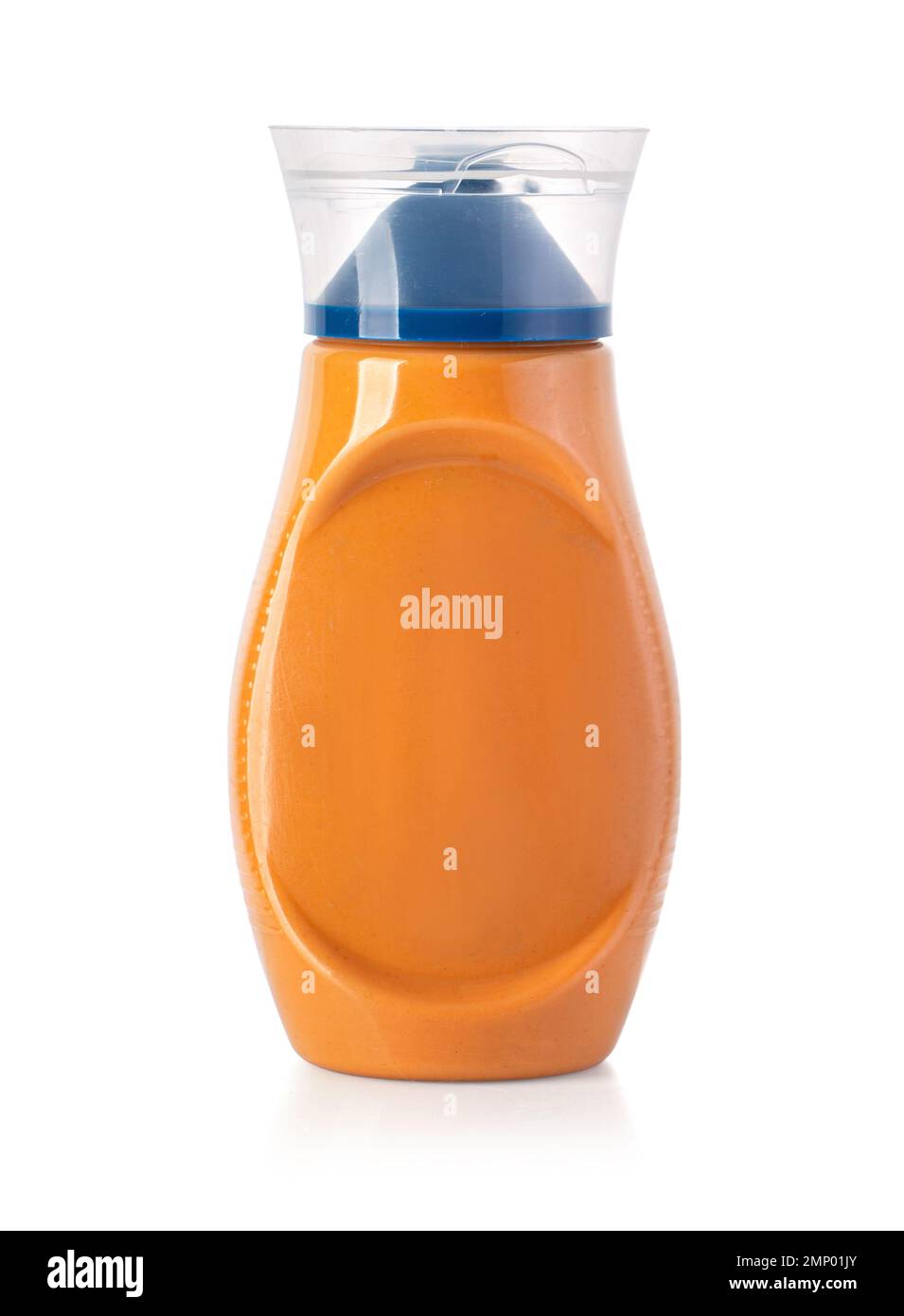Orangefarbene Quetschflasche aus Kunststoff für Senf isoliert auf weißem Hintergrund mit Schnittpfad Stockfoto