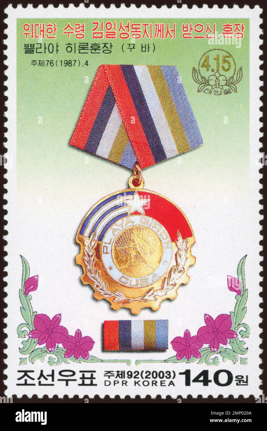 Nordkoreanische Briefmarke aus dem Jahr 2003 mit dem kubanischen Orden von Playa Girón an Kim Il Sung. Stockfoto