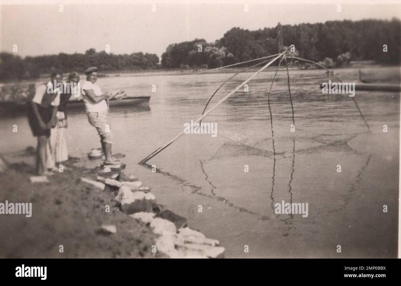 Vintage Moment / Vintage lustig Moment / Vintage Foto / Power of the Moment / magische Momente / Vintage Fischer sind in Aktion / 1920er Angeltechnik Stockfoto