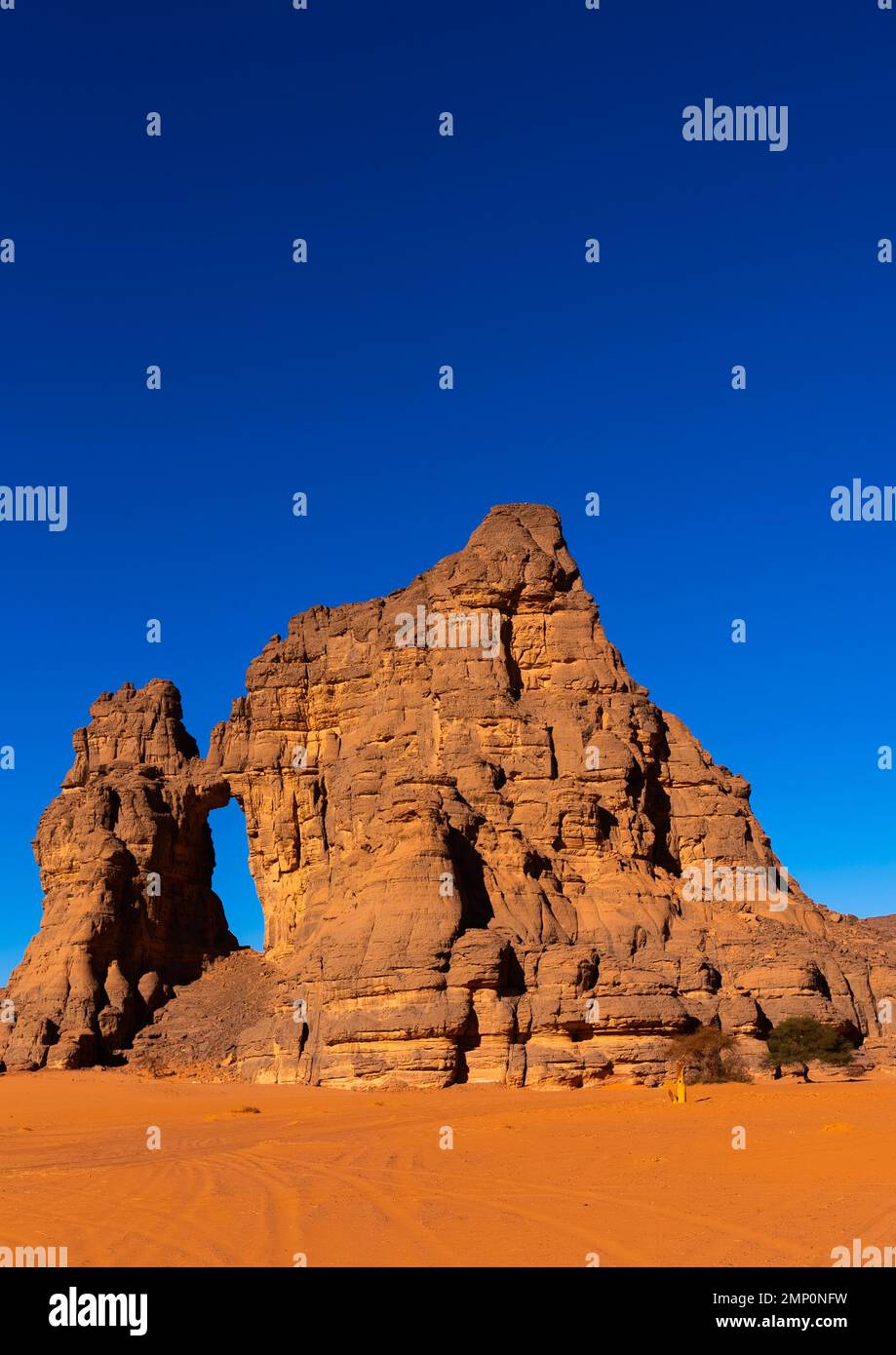 Felsformationen in der Wüste, Tassili N'Ajjer Nationalpark, Tadrart Rouge, Algerien Stockfoto