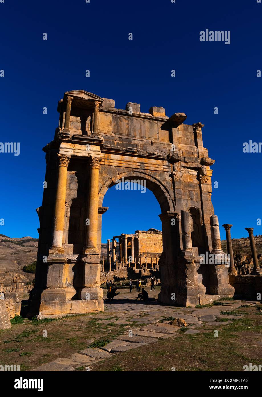 Der Arch von Caracalla in den römischen Ruinen, Nordafrika, Djemila, Algerien Stockfoto