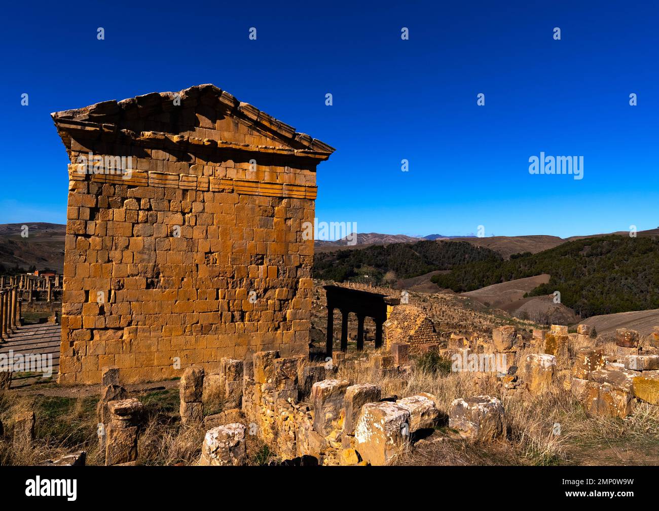 Der Severianische Tempel in den römischen Ruinen, Nordafrika, Djemila, Algerien Stockfoto