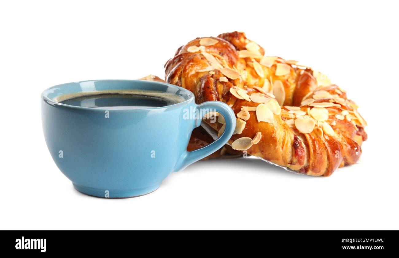Köstliches Gebäck und Kaffee auf weißem Hintergrund Stockfoto