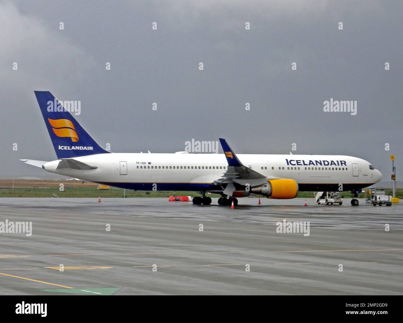 Island, Keflavik: TF-ISO Boeing 767-319ER (c/n 29388) von Icelandair am Flughafen Keflavik. Stockfoto