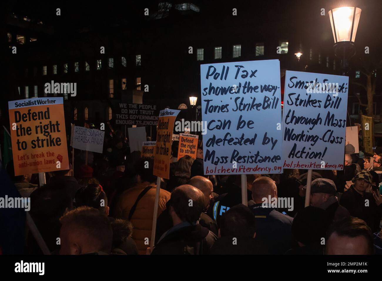 London, Großbritannien. 30. Januar 2023. Gewerkschaftsmitglieder nehmen an einer Protestkundgebung gegenüber der Downing Street gegen den Streiks (Minimum Service Levels) Bill der britischen Regierung Teil. Kredit: Mark Kerrison/Alamy Live News Stockfoto
