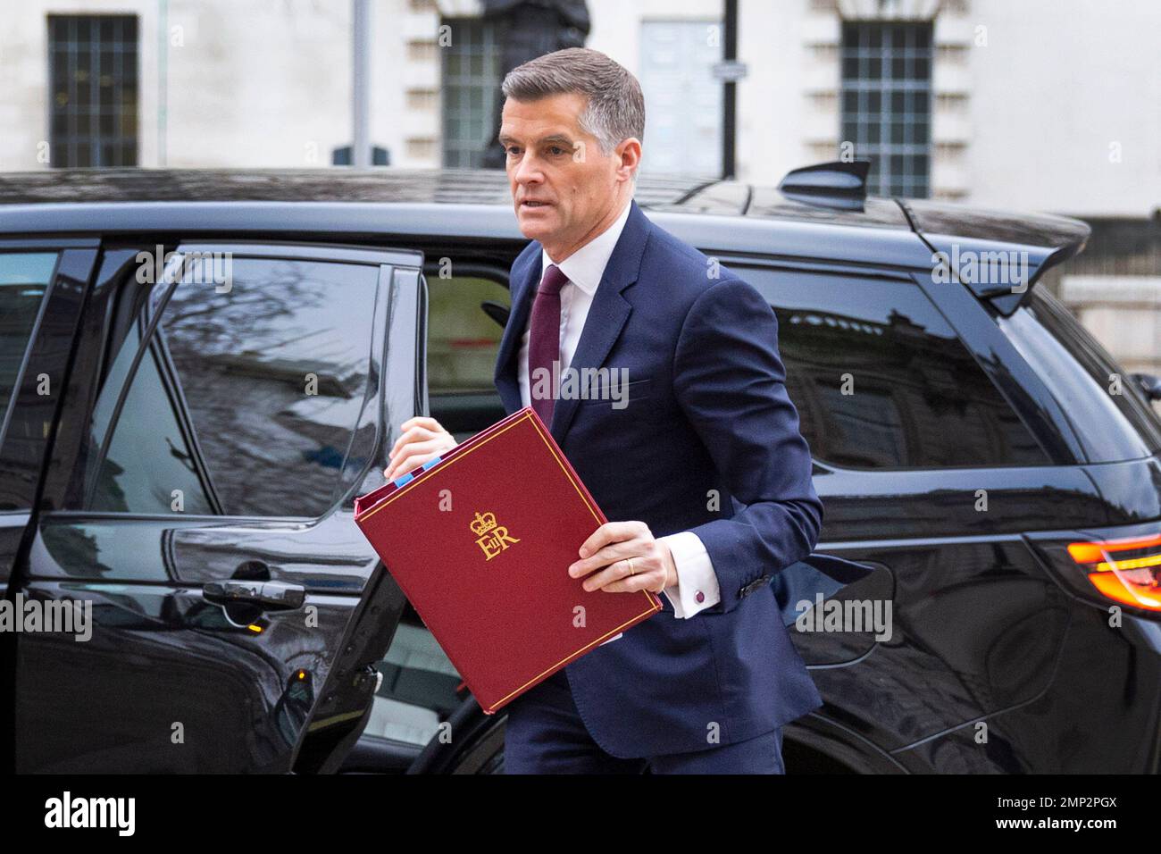 London, Vereinigtes Königreich 31/01/2023. Der Verkehrsminister Mark Harper wird in seinem Dienstwagen im Innenministerium Whitehall gesehen Stockfoto