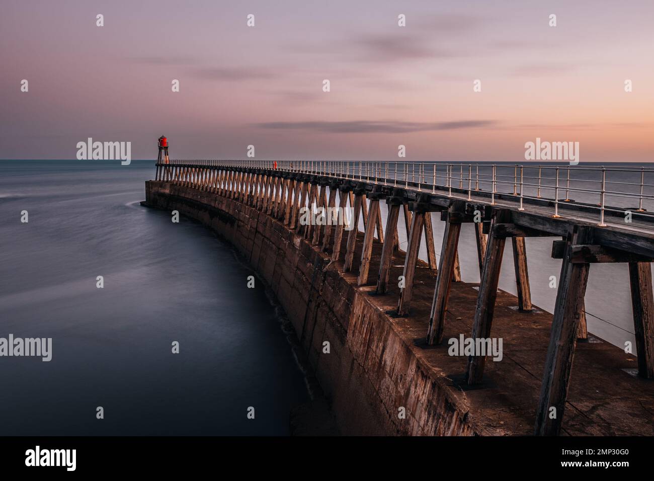 Whitby Pier, Whitby, North Yorkshire, Großbritannien Stockfoto