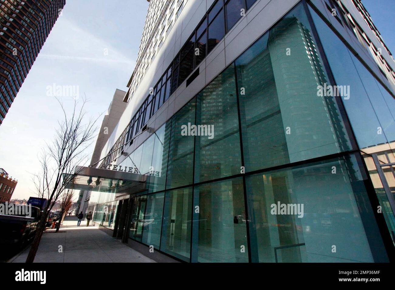 Promi-Paar Nick Lachey und Vanessa Minnillo, leben zusammen in einer 2-Schlafzimmer-Wohnung im neu gebauten luxuriösen Atelier Gebäude in Mid-Town Manhattan, NY. 2/29/08. Stockfoto