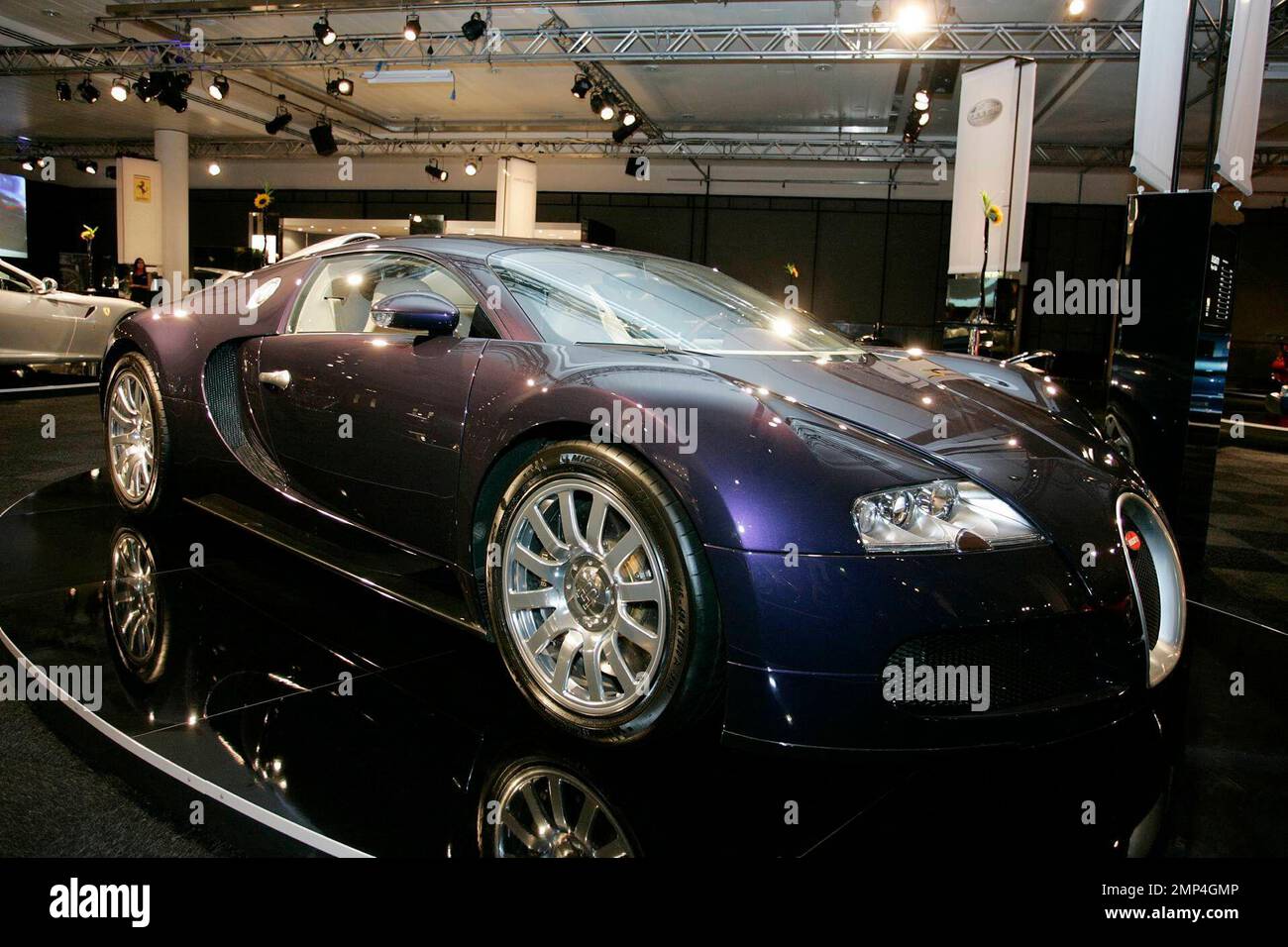 Bugatti Veyron auf der British International Motor Show im Excel Exhibition Center, London, UK 07/22/2008 Stockfoto