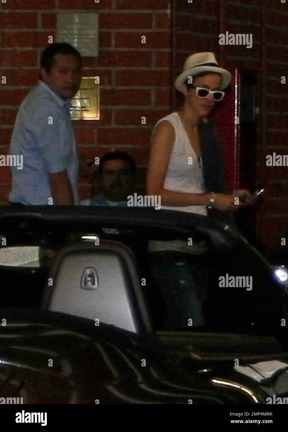 Samantha Ronson Chauffeure, Kumpel Lindsay Lohan, für heute. Die beiden, die hier im medizinischen Gebäude in Beverly Hills zu sehen waren, wo Lindsay anscheinend einen Termin hatte, fuhren auch nach Yves Saint Laurent, zum Neil George Salon und Sammy's Camera und zu anderen Geschäften. Los Angeles, Kalifornien. 8/20/08. Stockfoto