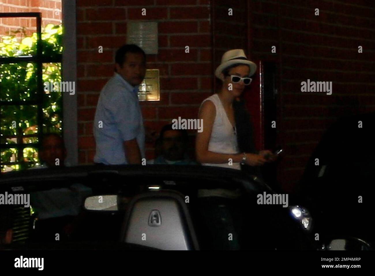 Samantha Ronson Chauffeure, Kumpel Lindsay Lohan, für heute. Die beiden, die hier im medizinischen Gebäude in Beverly Hills zu sehen waren, wo Lindsay anscheinend einen Termin hatte, fuhren auch nach Yves Saint Laurent, zum Neil George Salon und Sammy's Camera und zu anderen Geschäften. Los Angeles, Kalifornien. 8/20/08. Stockfoto