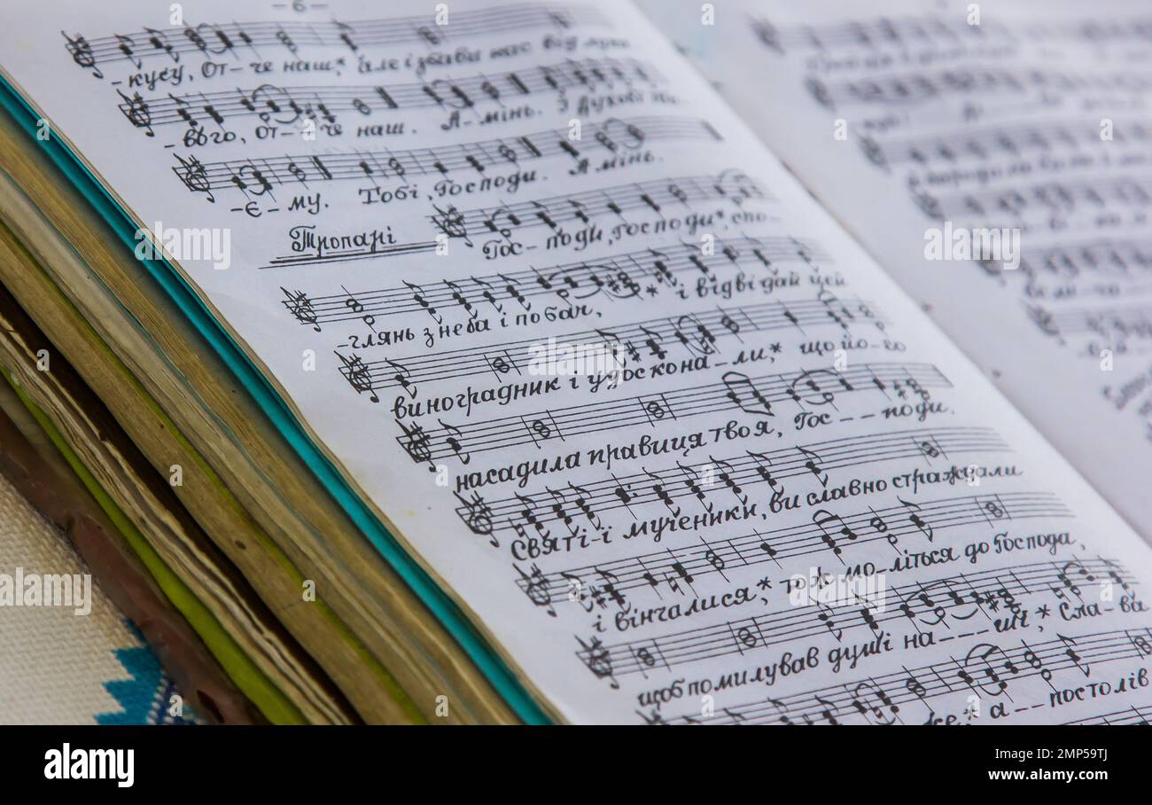 Altes Buch mit Noten. Nahaufnahme. Stockfoto