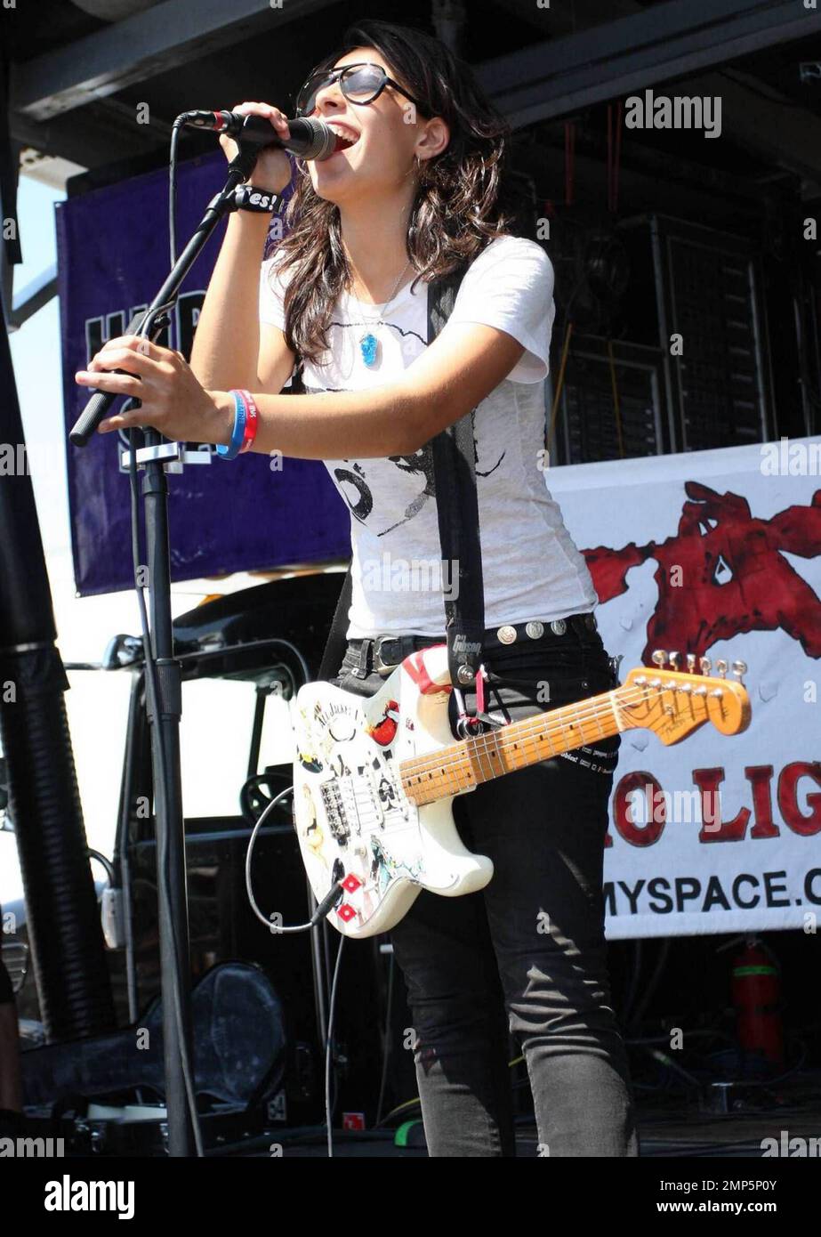 - Tat tritt im Rahmen der Vans Warped Tour 2009 im Home Depot Center auf. Los Angeles, Kalifornien. 8/23/09. Stockfoto