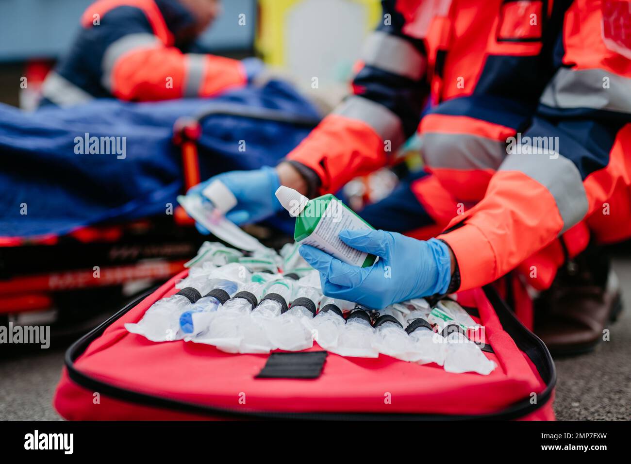 Nahaufnahme der Notfallausrüstung während der Rettungsaktion. Stockfoto