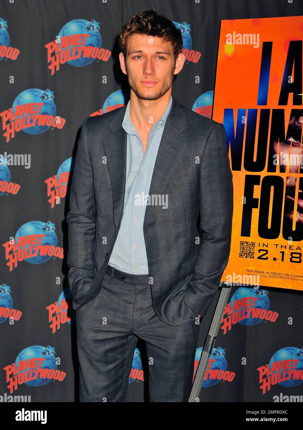 Alex Pettyfer wirbt für seinen neuen Film „I am Number Four“ bei einer Handabdruckzeremonie im Planet Hollywood am Times Square. New York, NY. 2/7/11. Stockfoto