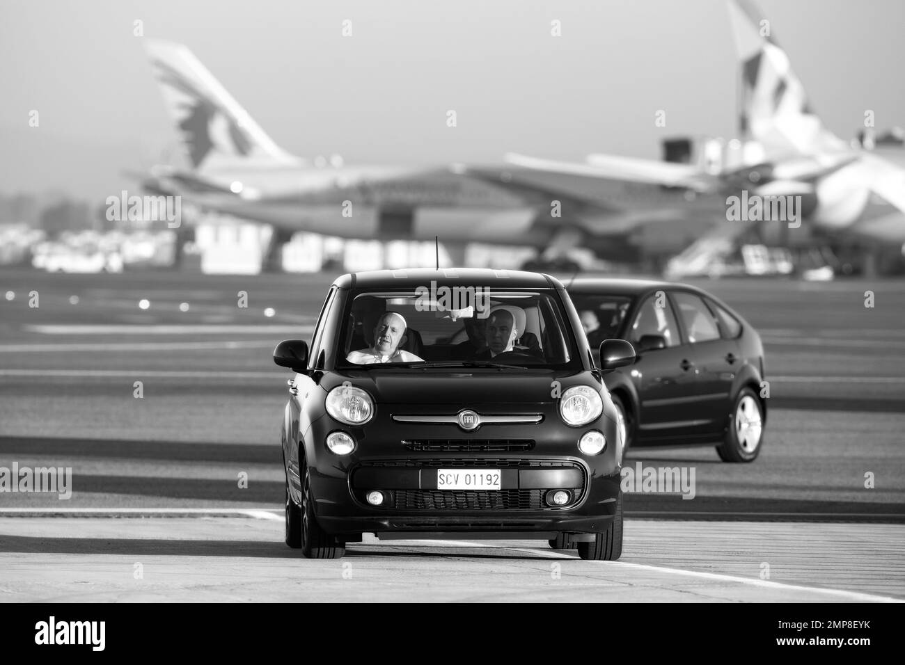 Fiumicino, Italien, 31. Januar 2023. Papst Franziskus kommt am Fiumicino Leonardo da Vinci International Airport in Rom an, um ein Flugzeug für seine sechstägige apostoische Reise in die Demokratische Republik Kongo und den Südsudan zu besteigen. Maria Grazia Picciarella/Alamy Live News Stockfoto