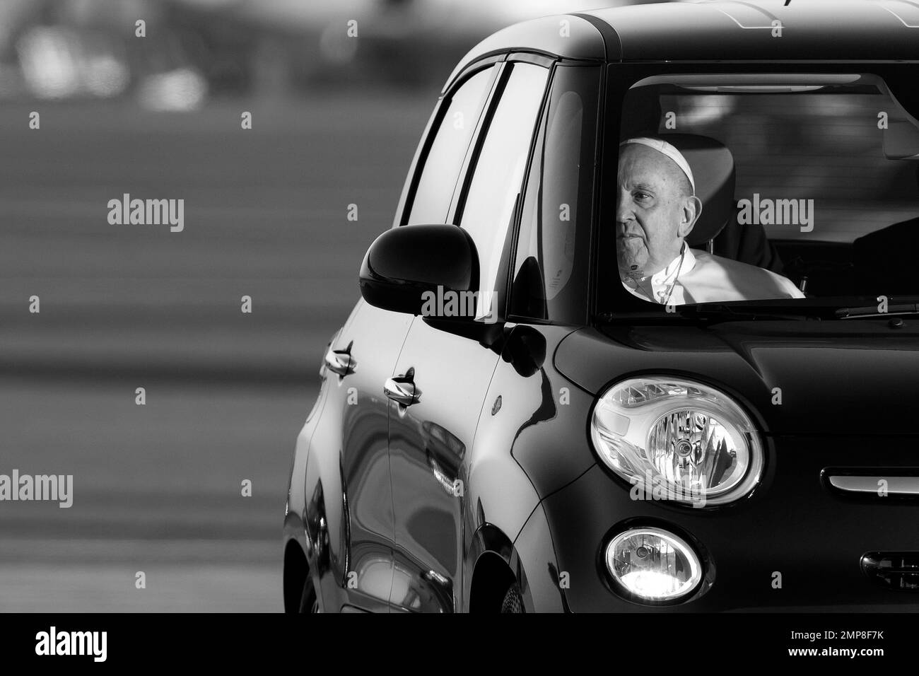 Fiumicino, Italien, 31. Januar 2023. Papst Franziskus kommt am Fiumicino Leonardo da Vinci International Airport in Rom an, um ein Flugzeug für seine sechstägige apostoische Reise in die Demokratische Republik Kongo und den Südsudan zu besteigen. Maria Grazia Picciarella/Alamy Live News Stockfoto