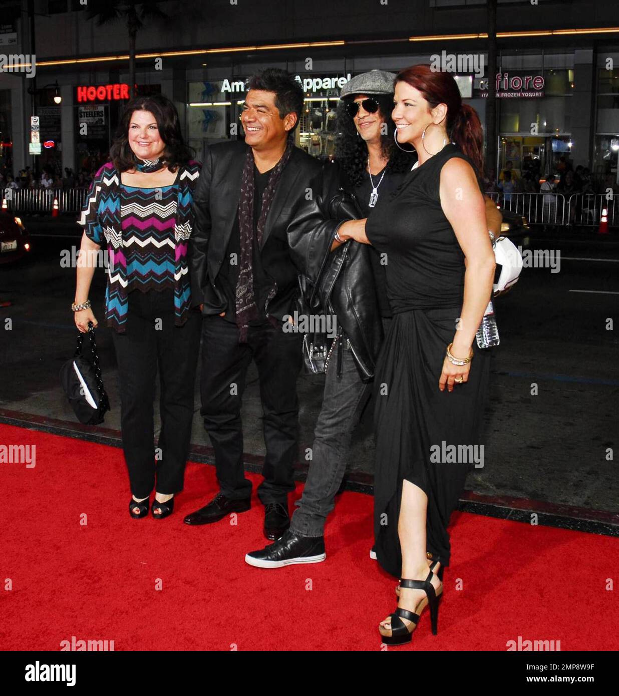 Ann Serrano Lopez, George Lopez, Slash und Perla Hudson bei der Premiere von „alles über Steve“, die im Grauman's Chinese Theatre in Los Angeles, Kalifornien, stattfindet. 08/26/09. Stockfoto