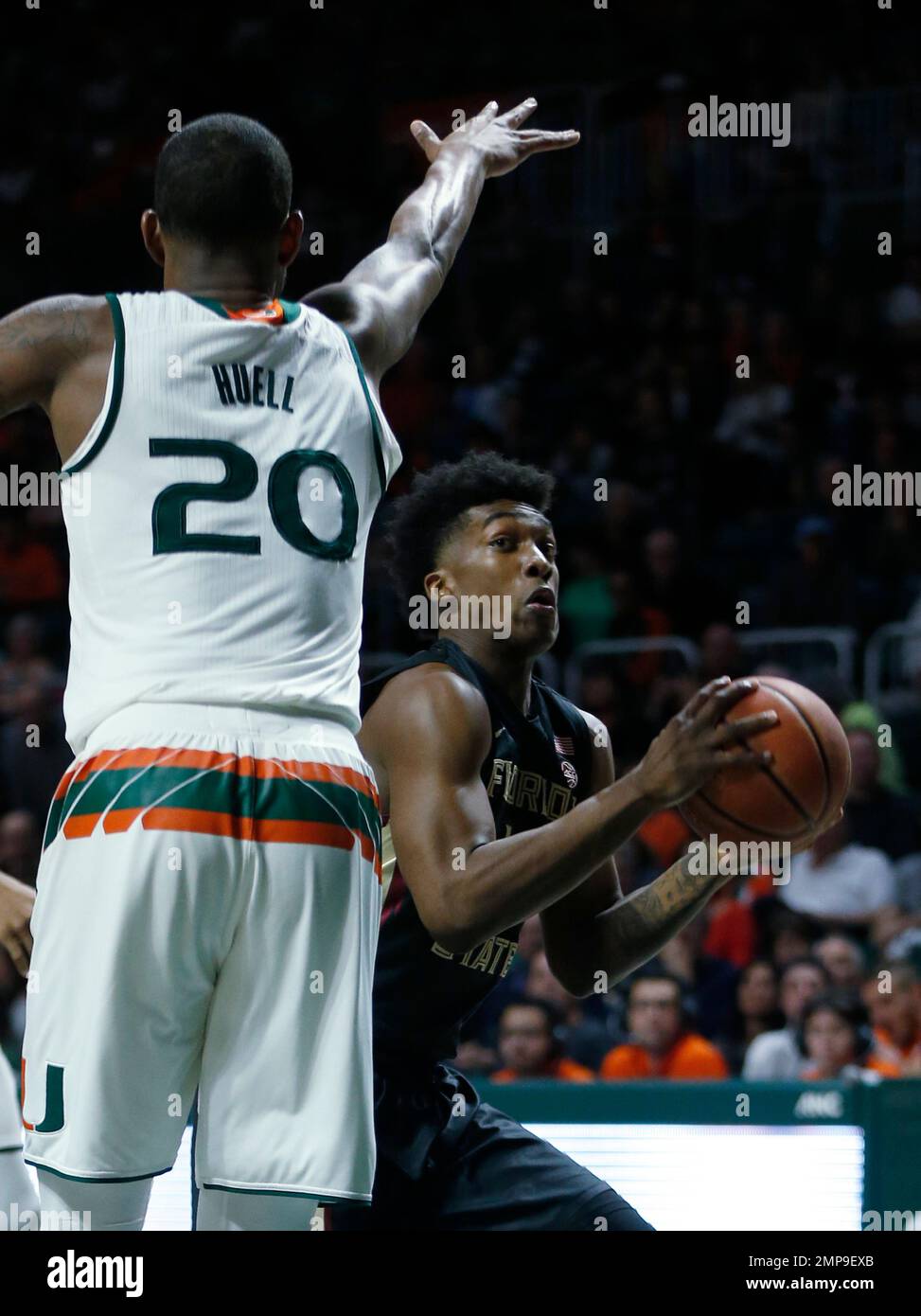 Florida State guard Terance Mann, right, attempts a shot against Miami forward Dewan Huell (20) during the second half of an NCAA college basketball game, Sunday, Jan. 7, 2018, in Coral Gables, Fla. Miami defeated Florida State 80-74. (AP Photo/Wilfredo Lee) Stockfoto