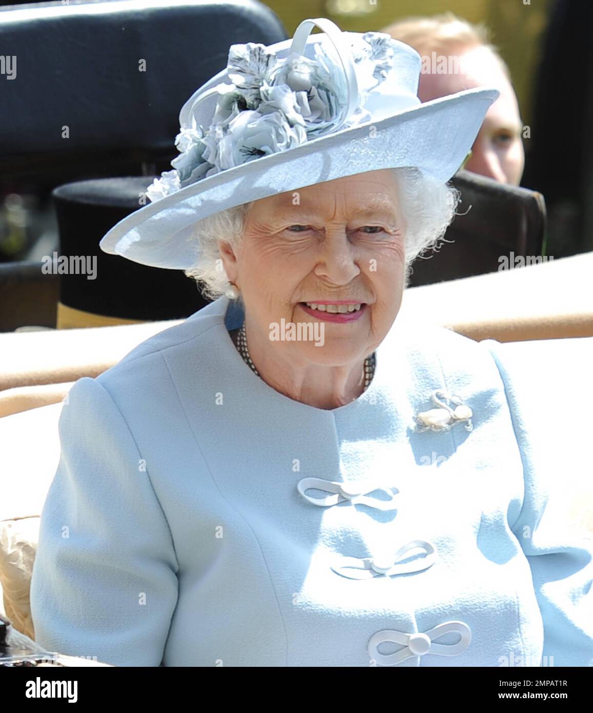 HRH Queen Elizabeth II auf der Rennbahn Ascot, Berkshire, England, 17. Juni 2014. Stockfoto