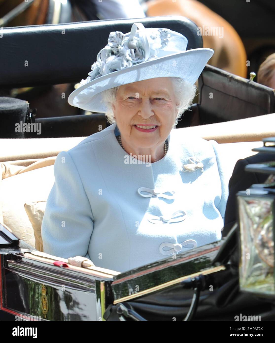 HRH Queen Elizabeth II auf der Rennbahn Ascot, Berkshire, England, 17. Juni 2014. Stockfoto