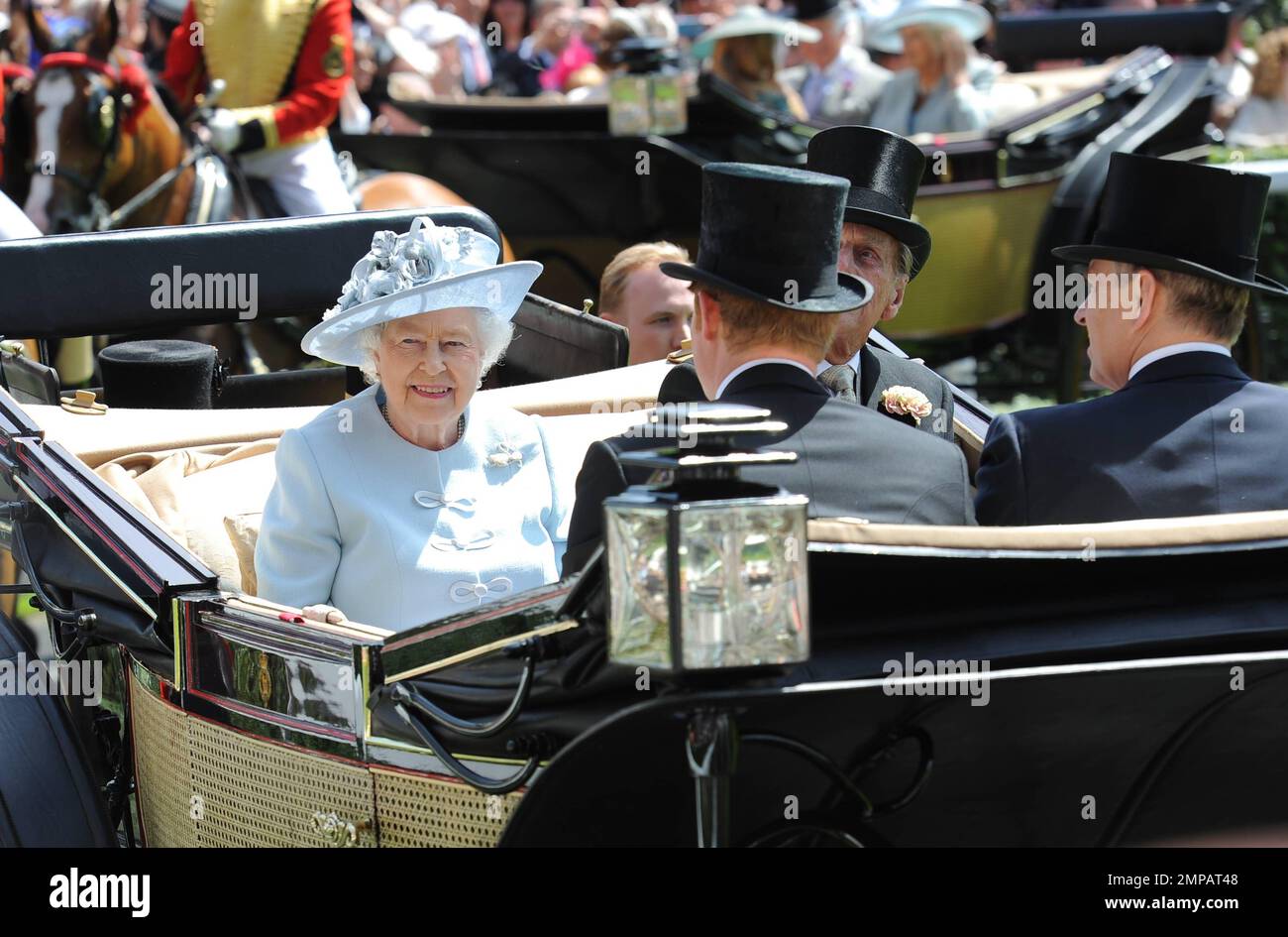 HRH Queen Elizabeth II auf der Rennbahn Ascot, Berkshire, England, 17. Juni 2014. Stockfoto