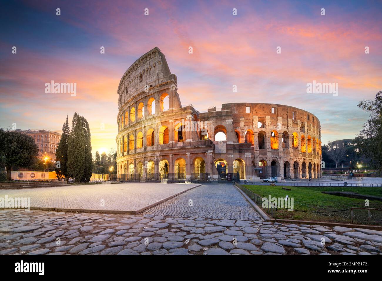 Das Kolosseum in Rom, Italien bei Sonnenaufgang. Stockfoto