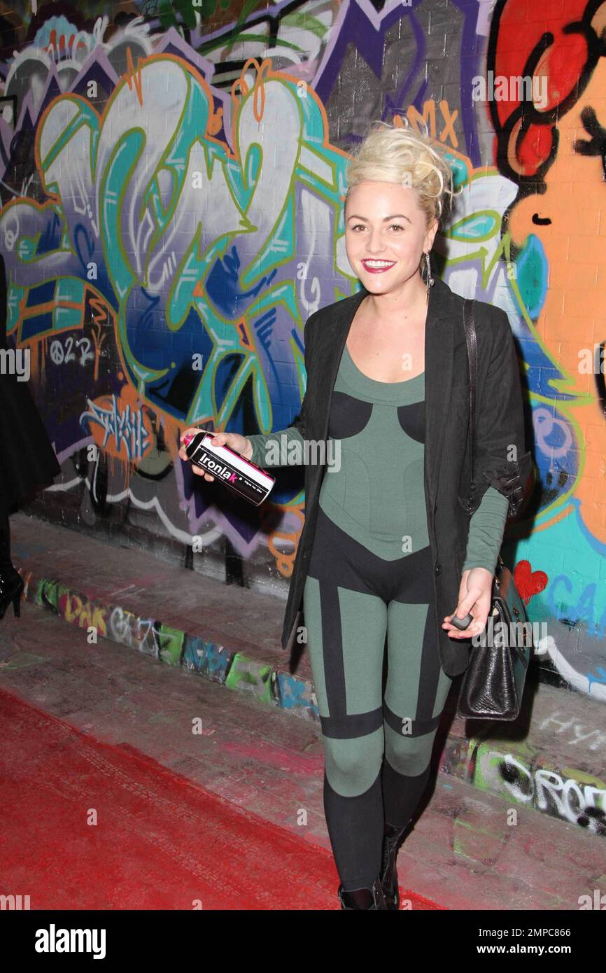 Jaime Winstone bei der Premiere von „Banksy: Exit through the Gift Shop“ in London, Großbritannien. 3/1/10. . Stockfoto