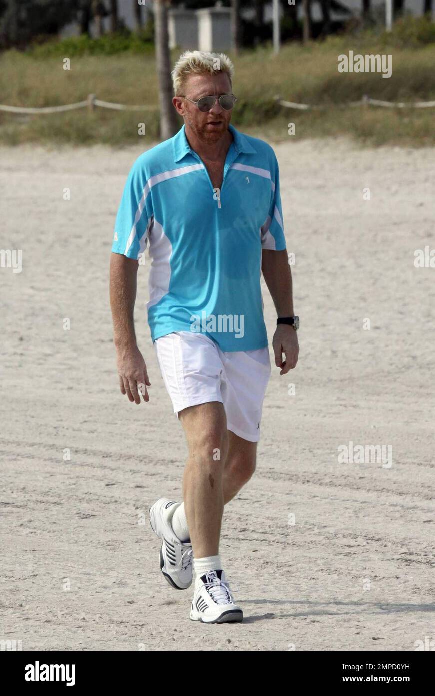 Exklusiv!! Boris Becker und seine Verlobte Sharlely Kersenberg gehen am  Strand joggen. Becker wird bald Ehefrau und hat das Tennis-Ass im Staub  gelassen, als er einem verschwitzten Boris vorfuhr. Das Paar wird