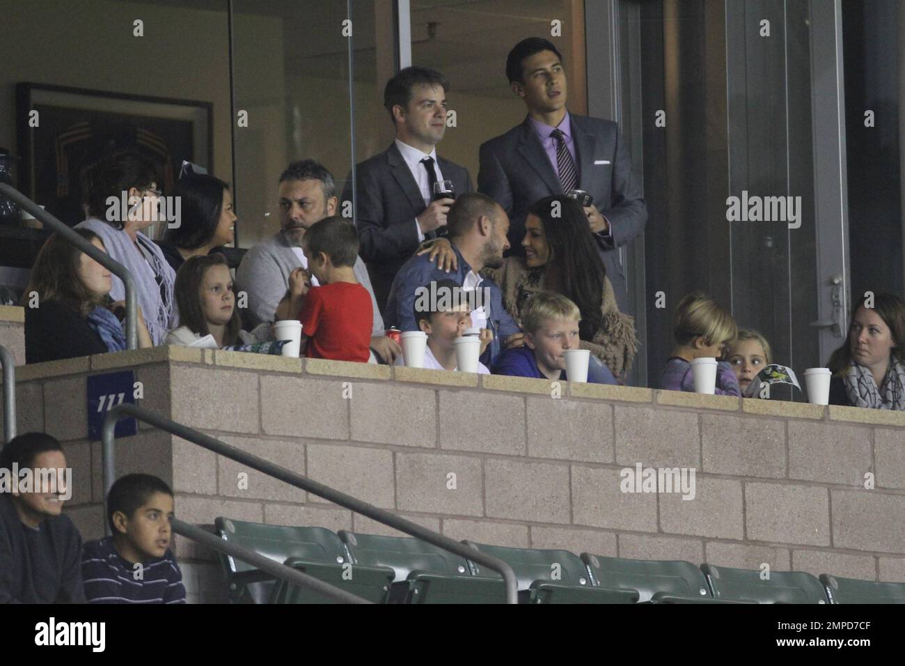 Brooklyn, Romeo und Cruz Beckham beobachten Dad David, wie er die LA Galaxy zu einer 0-0-Uhr-Krawatte über den D.C. führt Vereint. Während des Spiels D.C. Der Mittelfeldspieler Fred ließ Beckham mit einem harten Tackle fliegen, der im Home Depot Center in der ersten Hälfte eine gelbe Karte zog. Ebenfalls in der Box mit den Jungs waren Wayne Sneijder und seine Frau, die holländische Schauspielerin Yolanthe Cabau van Kasbergen. Beckhams schwangere Frau Victoria schien heute nicht beim Spiel zu sein. Los Angeles, Kalifornien. 06/03/2011. Stockfoto