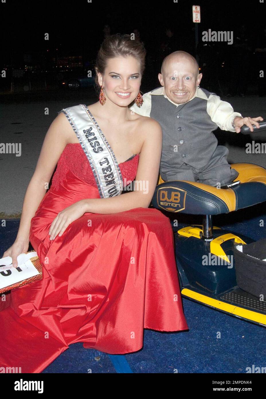 - Amerikanische Schauspielerin und Stuntdarstellerin, Verne Troyer, und Miss Teen USA, Stormi Bree Henley, besuchen die 13. Annual Best Buddies Miami Gala zur Unterstützung von Menschen mit geistigen und entwicklungsschwachen Behinderungen auf Watson Island in Miami, FL. 11/20/2009 Stockfoto