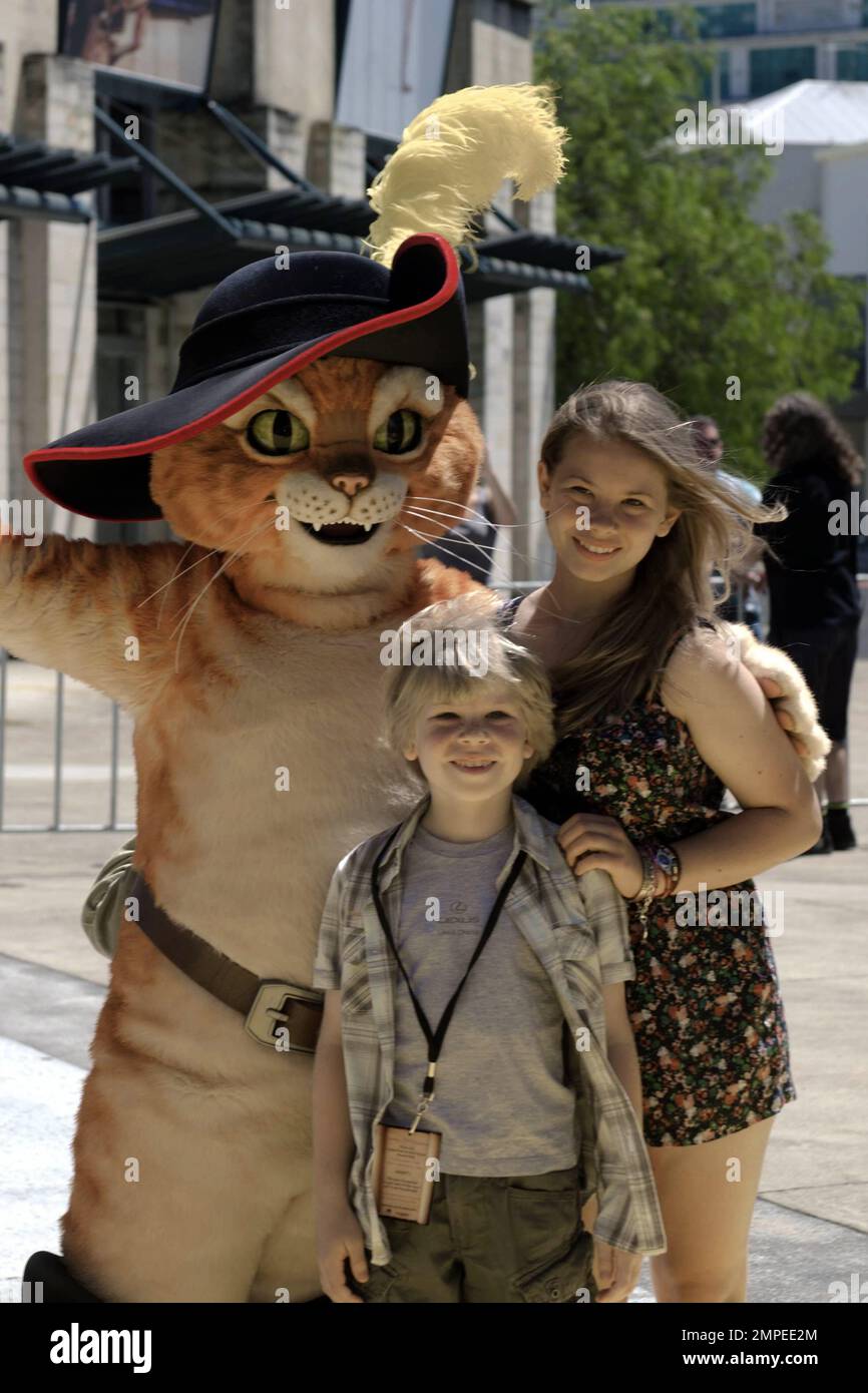 Bindi Irwin und Robert Irwin kommen zur australischen Premiere „Puss in Boots“ im Hoyts Entertainment Quarter. Sydney, Australien. 27. November 2011 . Stockfoto