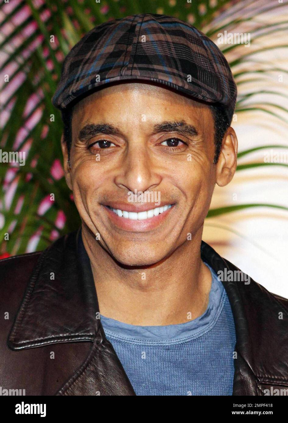Musiker Jon Secada nimmt an der gro??en Er??ffnung des Bongos Cuban Cafe