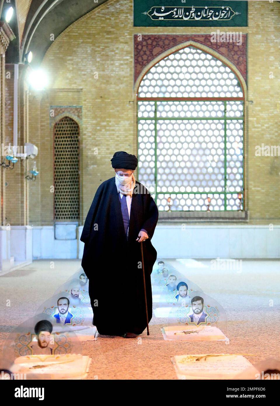 Irans oberster Führer Ayatollah Ali Khmenei bei seinen Besuchen auf dem Behesh Zahra-Friedhof in Teheran am 31. Januar 2023. Foto: Parspix/ABACAPRESS.COM Stockfoto