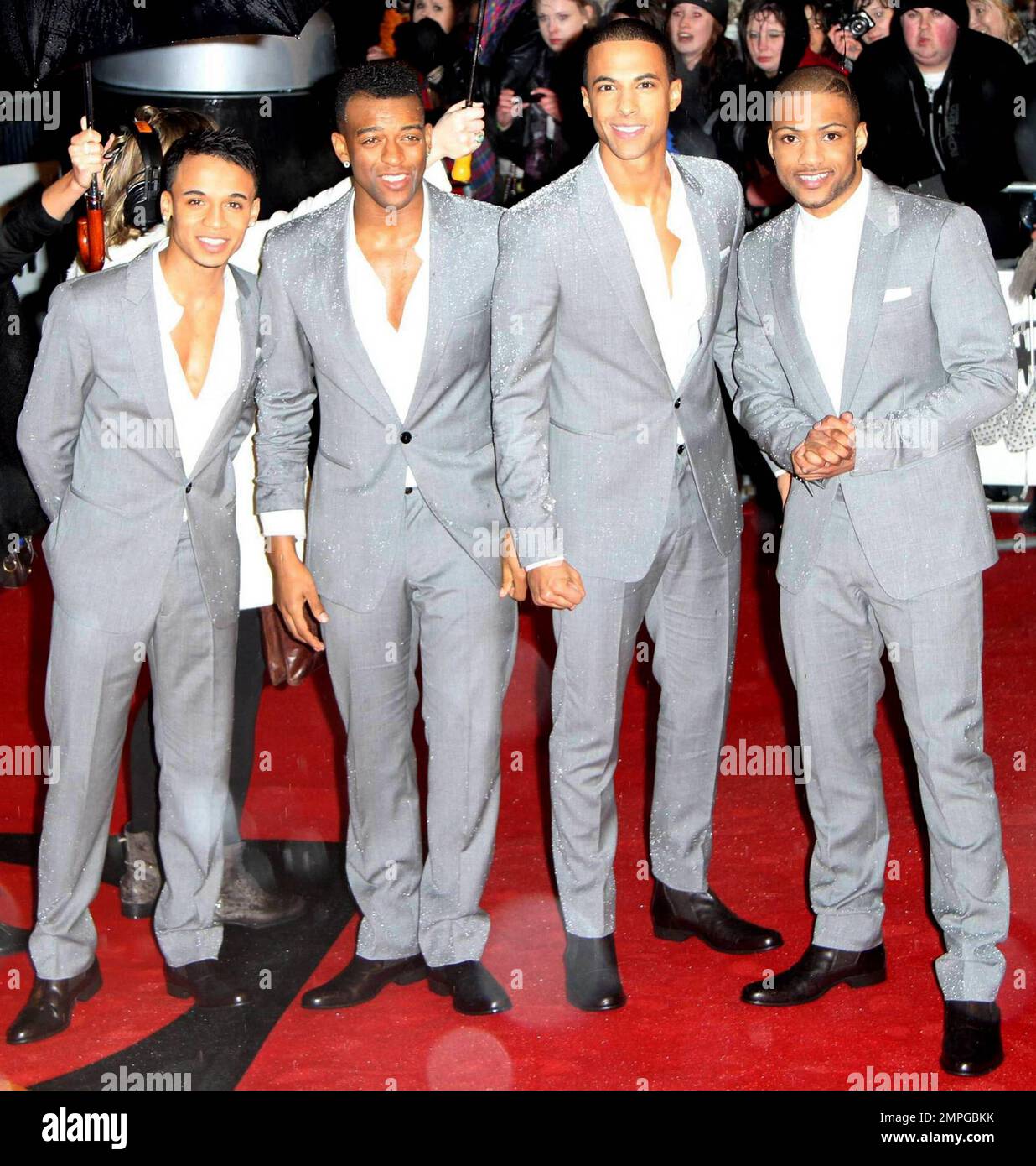 Aston Merrygold, Marvin Humes, Jonathan (JB) Gill und Oritse Williams von JLS (Jack the Lad Swing) gehen bei den Brit Awards 2010 am Earls Court auf dem roten Teppich. London, Großbritannien. 2/16/2010. . Stockfoto