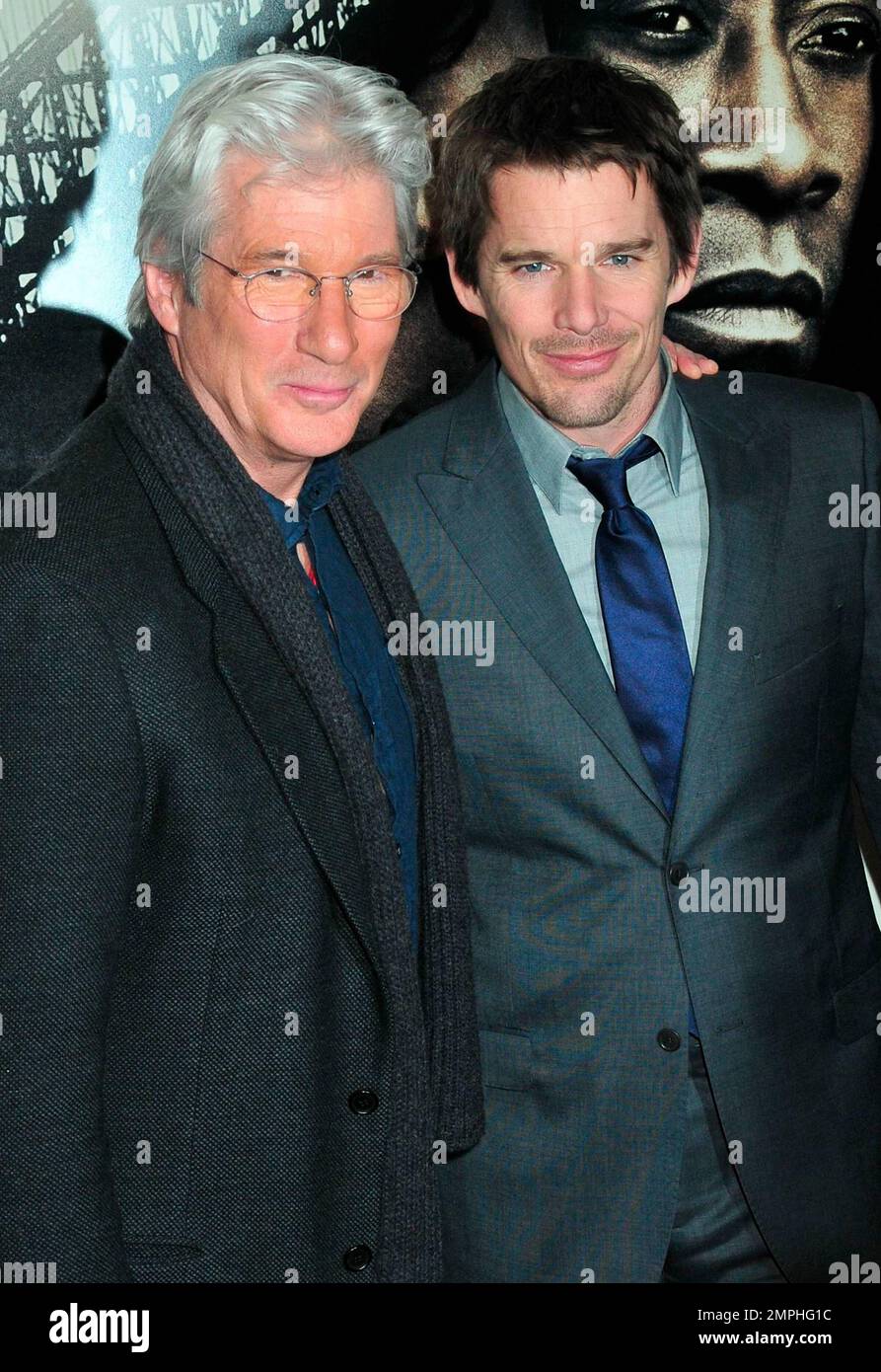 Richard Gere und Ethan Hawke gehen auf dem roten Teppich bei der New Yorker Premiere von „Brooklyns Besten“ im AMC Loews Lincoln Square 13 Theater. New York, NY. 03/02/10. Stockfoto