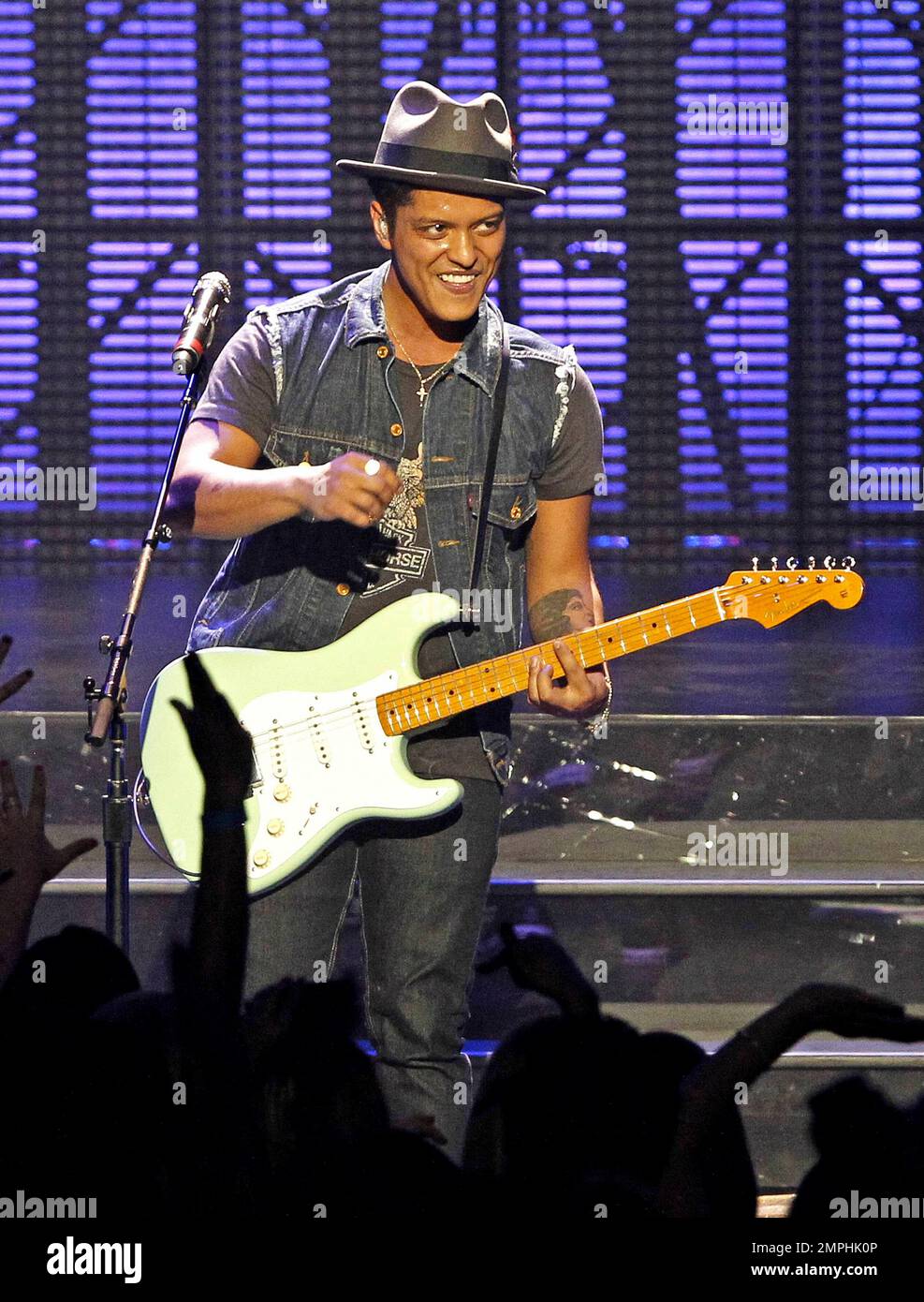 Bruno Mars tritt live in einem Konzert im Fillmore Miami Beach im