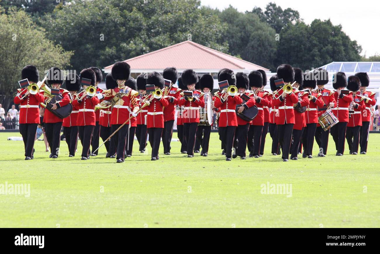 Die königliche Garde nimmt 26. am Cartier International Polotag im Guards Polo Club Teil. London, Großbritannien. 07/25/10. Stockfoto