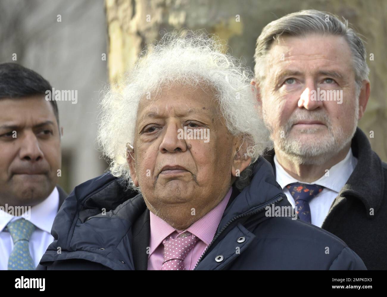 Lord Desai / Meghnad Jagdishchandra Desai, Baron Desai von St. Clement Danes. Ökonom und Labour Peer, bei einer Veranstaltung bei der Statue von Mahatma Gandhi. Stockfoto