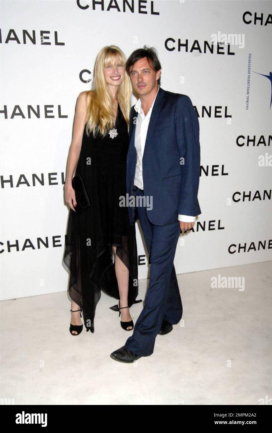 Kirsty Hume und Ehemann Donovan Leitch nehmen an der Eröffnung der mit Spannung erwarteten Konzeptboutique von Chanel am Robertson Blvd Teil. In West Hollywood, Kalifornien. 5/29/08. Stockfoto