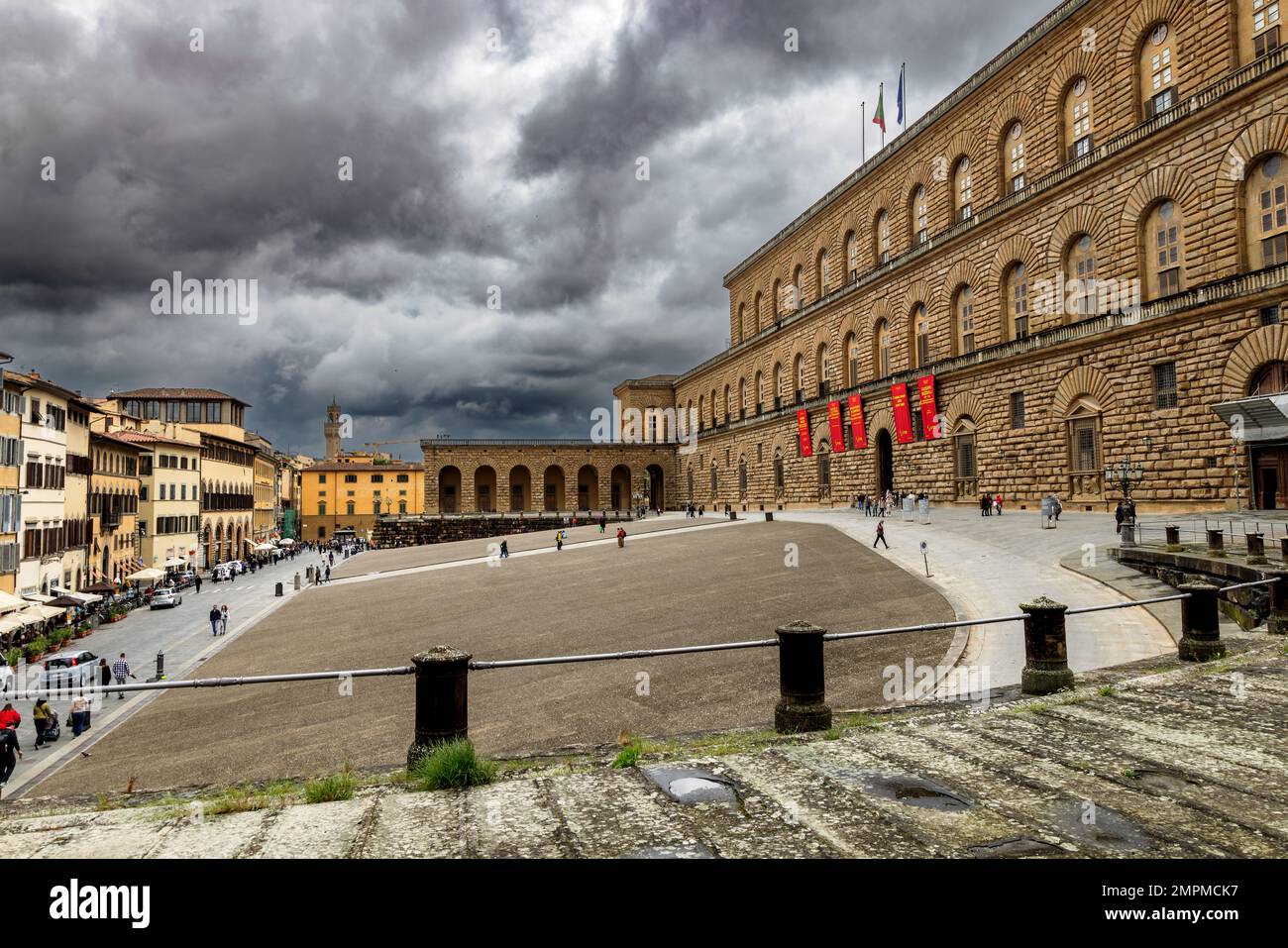 Palazzo Pitti in Florenz, Toskana, Italien, an einem bewölkten Tag im Frühling. Stockfoto