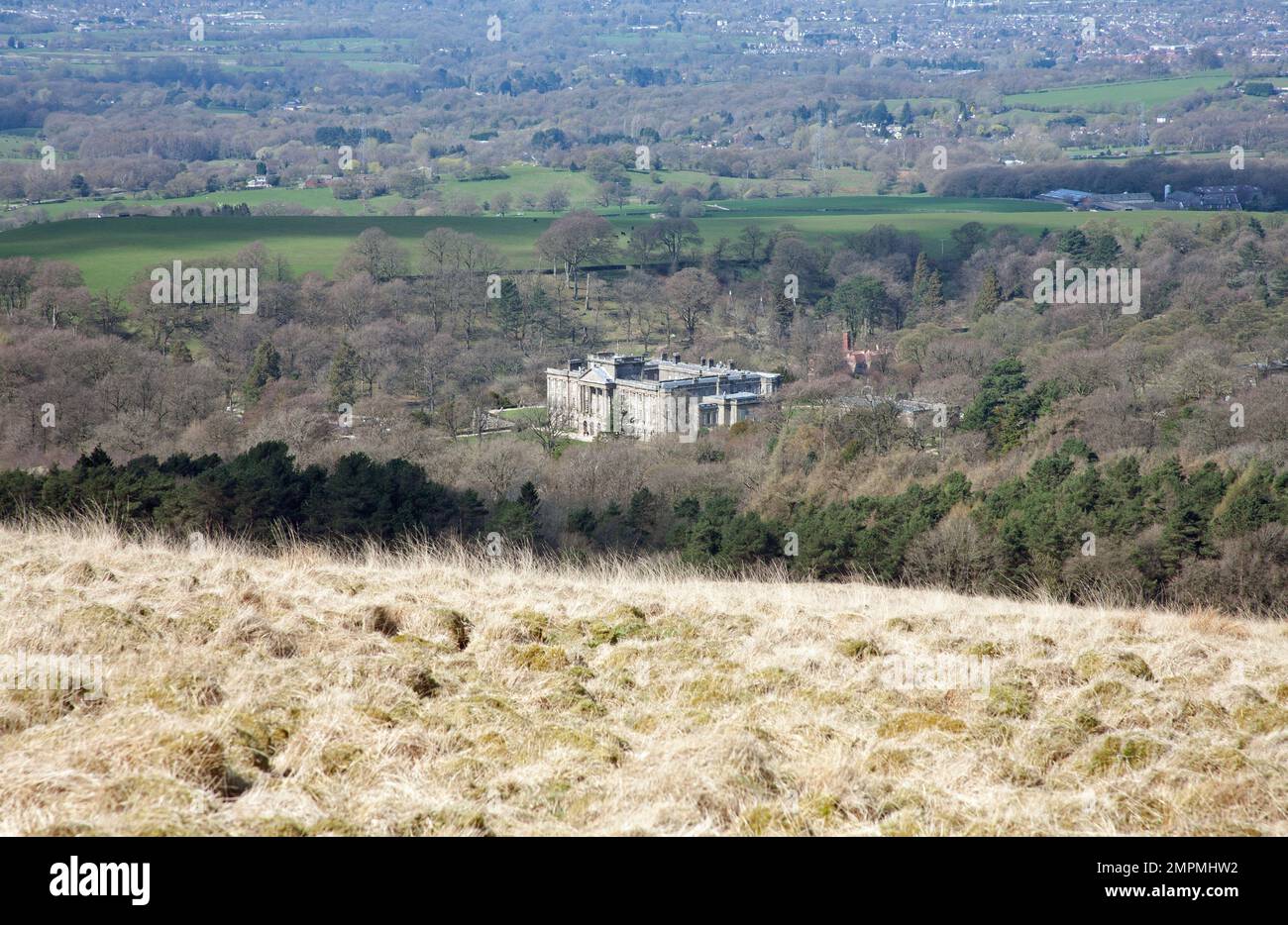Das Haupthaus im Lyme Park aus dem Bowstonegate Cheshire England Stockfoto