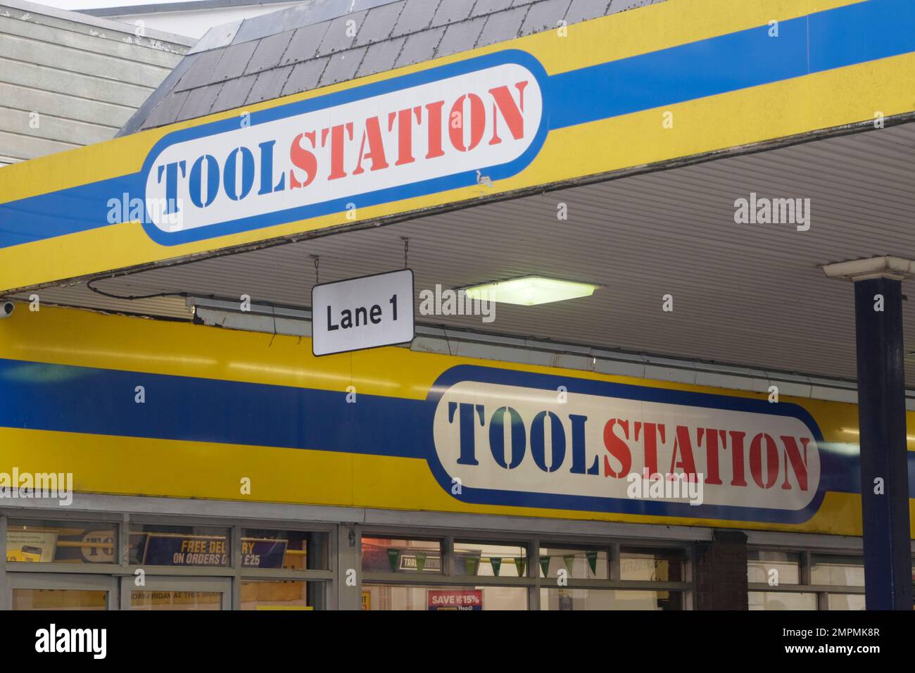 Beschilderung für ToolStation, ein Händler von Werkzeugen und Baumaterialien Stockfoto