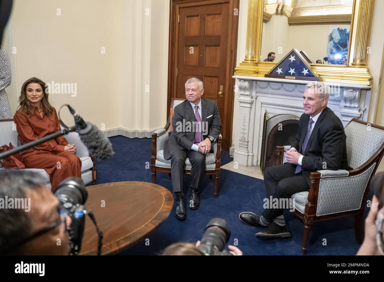 Washington, Usa. 31. Januar 2023. Haussprecher Kevin McCarthy trifft sich mit König Abdullah II. Von Jordanien zusammen mit Rania Al-Abdullah, Königin von Jordanien in den USA Capitol in Washington, DC, am Dienstag, den 31. Januar 2023. Foto: Ken Cedeno/UPI Credit: UPI/Alamy Live News Stockfoto