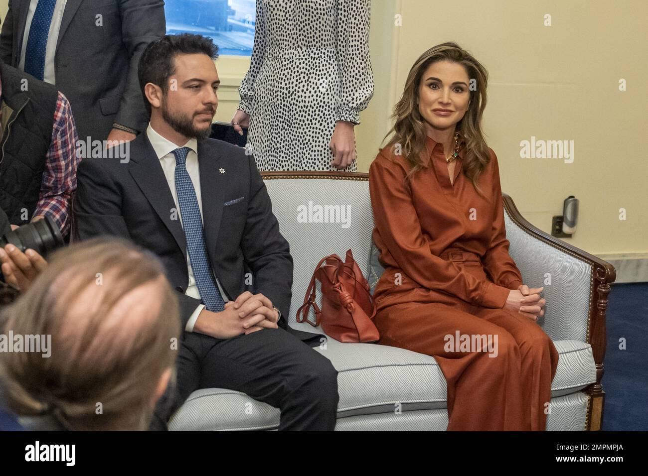Washington, Usa. 31. Januar 2023. Hussein bin Abdullah, Kronprinz von Jordanien, links, und Rania Al-Abdullah, Königin von Jordanien, rechts, Zusammen mit König Abdullah von Jordon treffen Sie den Haussprecher Kevin McCarthy, R-CA, in den USA Capitol in Washington, DC, am Dienstag, den 31. Januar 2023. Foto: Ken Cedeno/UPI Credit: UPI/Alamy Live News Stockfoto