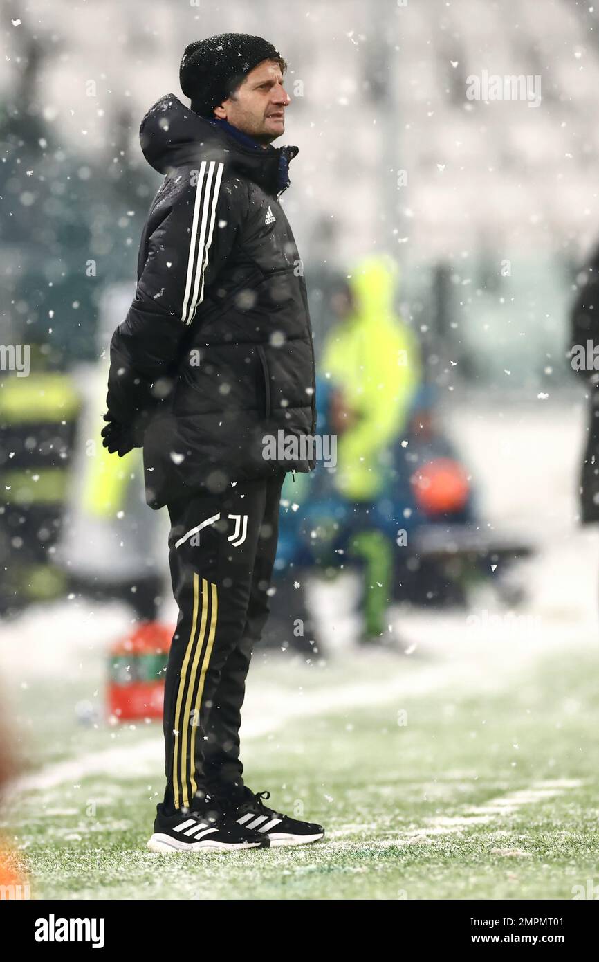 Turin, Italien, 15.. Dezember 2022. Joe Montemurro Cheftrainer von Juventus reagiert während des UEFA Womens Champions League-Spiels im Juventus Stadium, Turin. Der Bildausdruck sollte lauten: Jonathan Moscrop/Sportimage Stockfoto