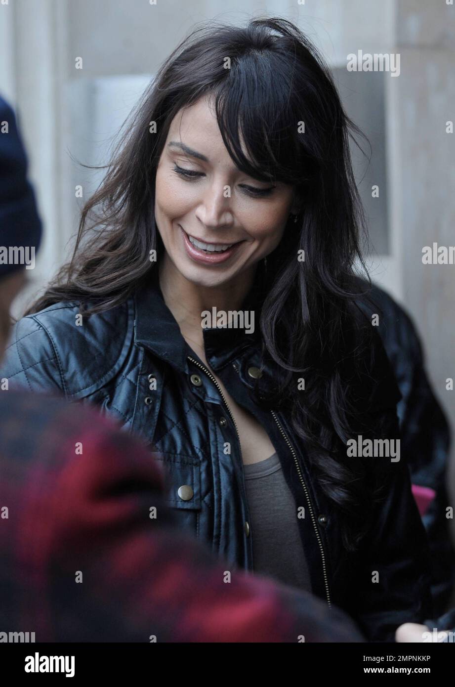 Christine Bleakley wurde vor BBC Radio 2 in guter Laune gesehen, trug eine schwarze Jacke, ein graues Oberteil, eine schwarze figurschmeichelnde Hose, schwarze Stiefel, eine große, braune Handtasche und ohne Verlobten Frank Lampard oder seine liebenswerten Töchter Luna, 6, Nor Isla, 4. Es wurde berichtet, dass das Paar in eine hässliche Situation hineingezogen wurde, nachdem Franks Ex-Elen Rivas einen Online-Angriff auf das Paar startete und Christine beschuldigte, kein „wesentliches Verständnis“ zu haben, und den Fußballspieler Frank als „ad“ Dad markierte. Das geschah, nachdem Rivas versuchte, mit ihren Töchtern zu sprechen, um ihnen ein frohes Weihnachten zu wünschen, aber angeblich Stockfoto